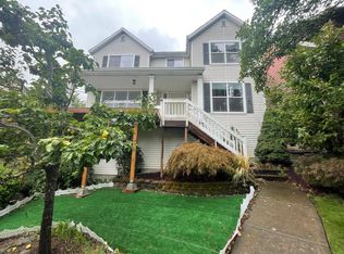 313 SW 105th Ter, Portland, OR 97225