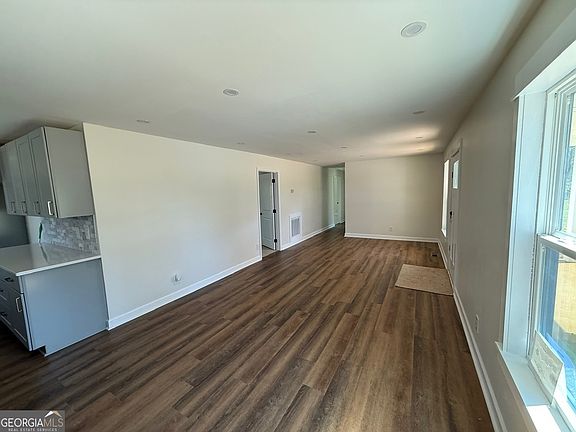 4th image of 291 Mauldin Rd