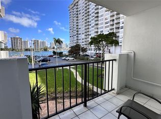 2750 NE 183rd St APT 201, Aventura, FL 33160
