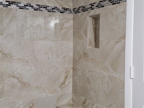 5th image of 204 Foxtail Dr APT F1
