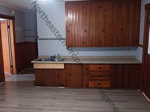 121 Rumford Ave #1R, Rumford, ME 04276