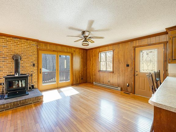 5th image of 1095 Campbells Mountain Rd