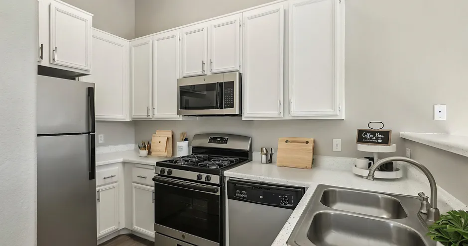 Sedona at Lone Mountain Apartments — Photo 3