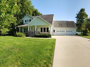 351 Rockside Dr, Dixon, IL 61021