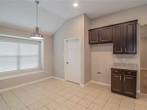 3rd image of 1619 Bur Oak Dr