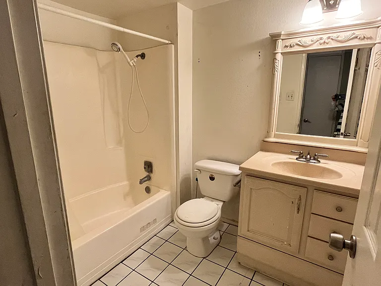 908 S Garfield Ave — Photo 8