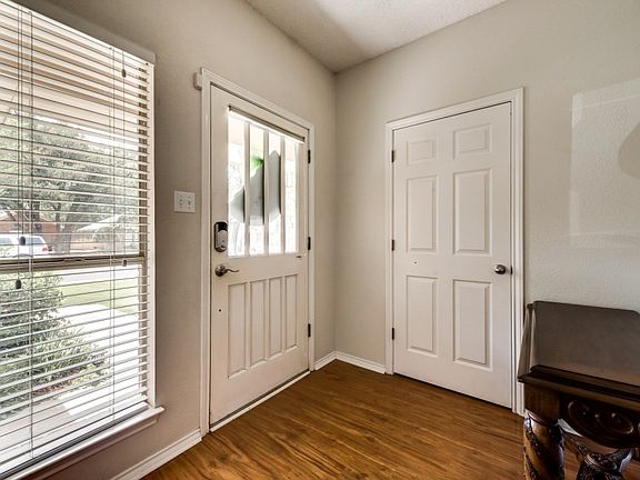 4th image of 3304 Oakmont Dr