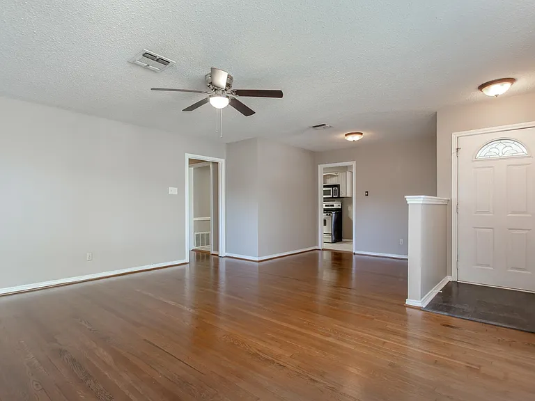 6912 Wake Forrest Dr — Photo 5