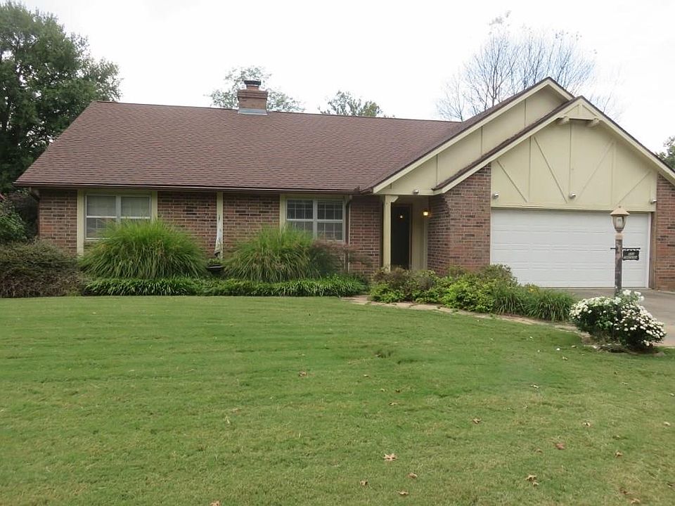 1st image of 844 S Chateau Dr