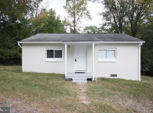 8017 Maplewood Dr, Manassas, VA 20111