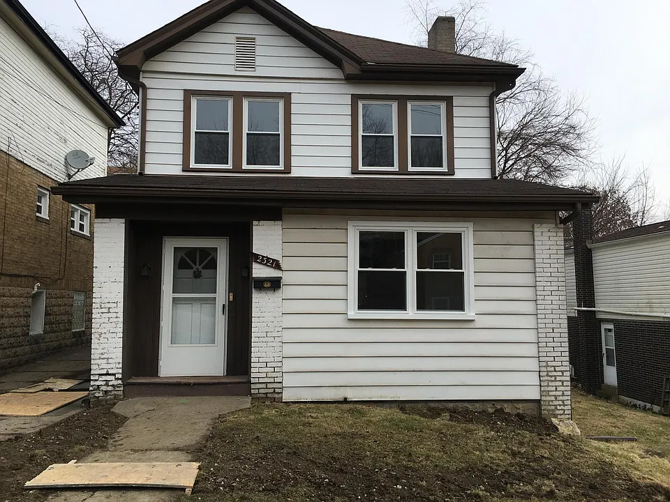 2321 Saranac Ave