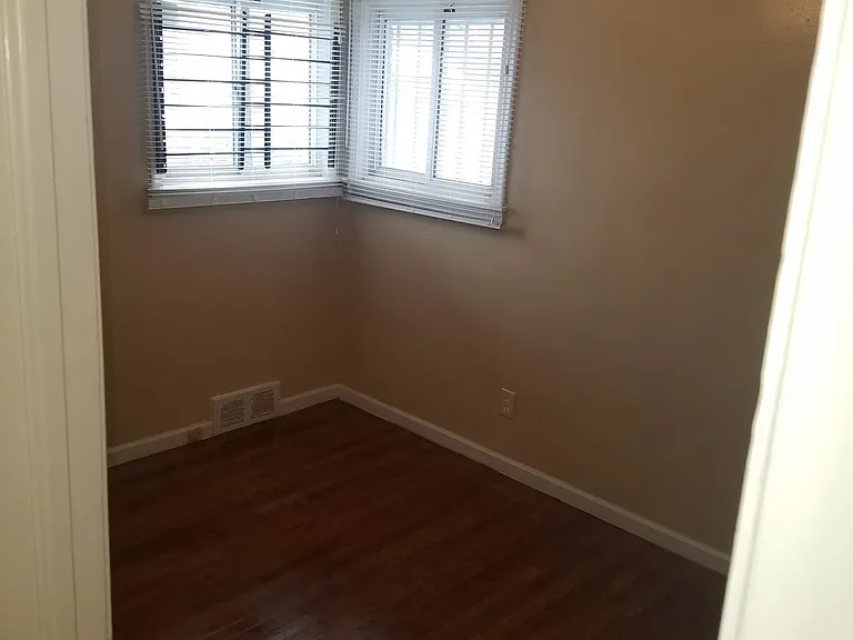 20301 Evergreen Rd — Photo 9