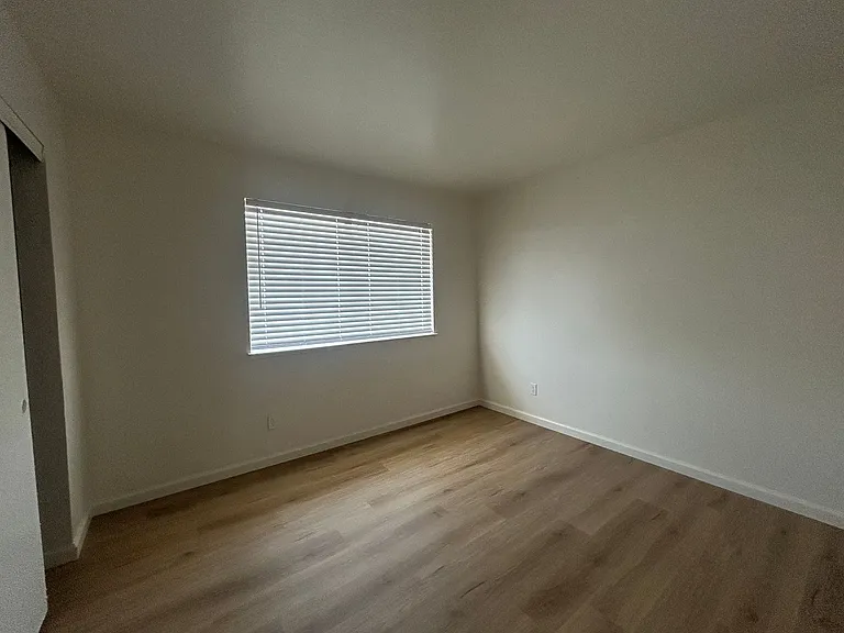 Santanna Apartments — Photo 12