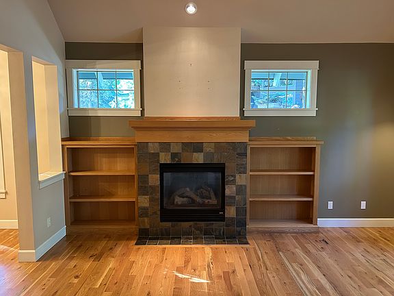 Great Room w/ fireplace