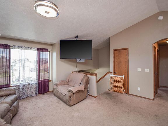 4th image of 416 Macey Ave