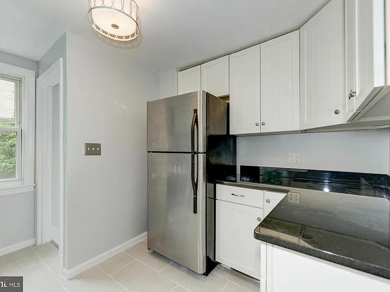 937 Patrick Henry Dr — Photo 12