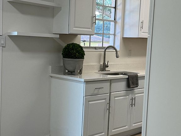 5th image of 5604 Glass Dr