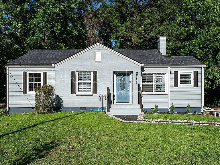 2874 Blount St — Photo 2