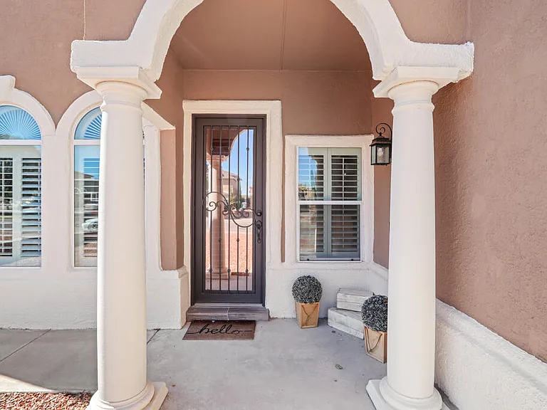 2037 Shreya St — Photo 4