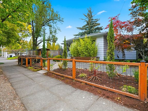 3rd image of 6032 SE 47th Ave
