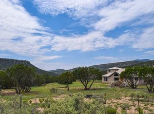 221 Bullion Loop, White Oaks, NM 88301
