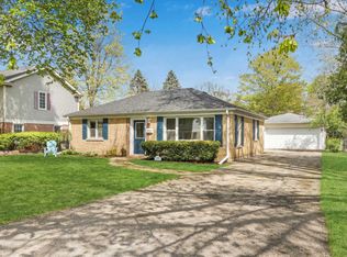 606 Kenwood Ave, Libertyville, IL