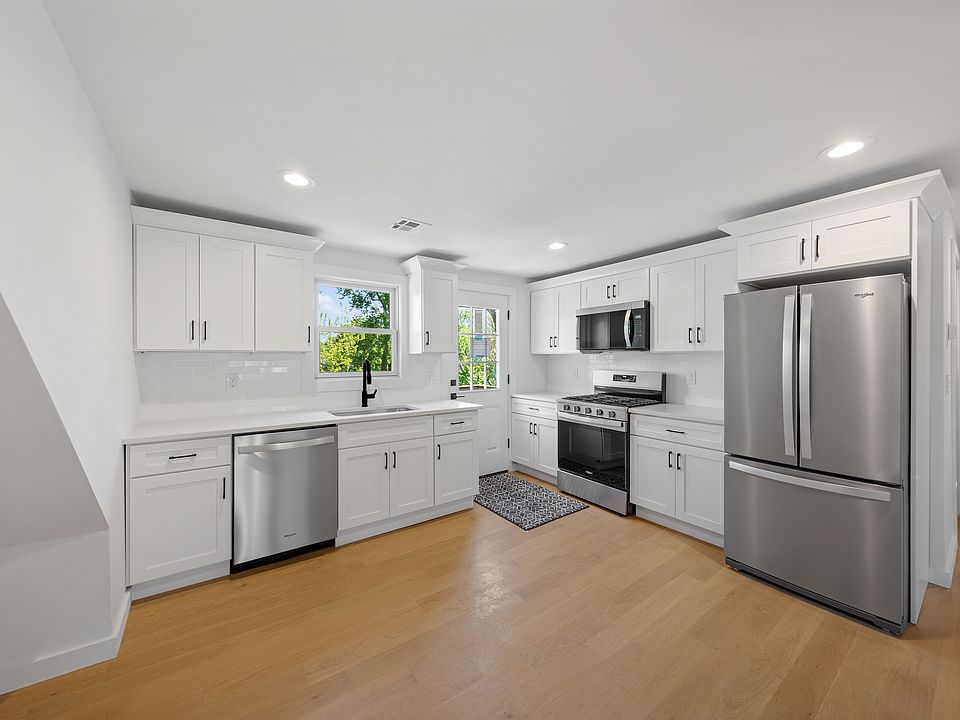 1st image of 3 Meadow Rd APT 3