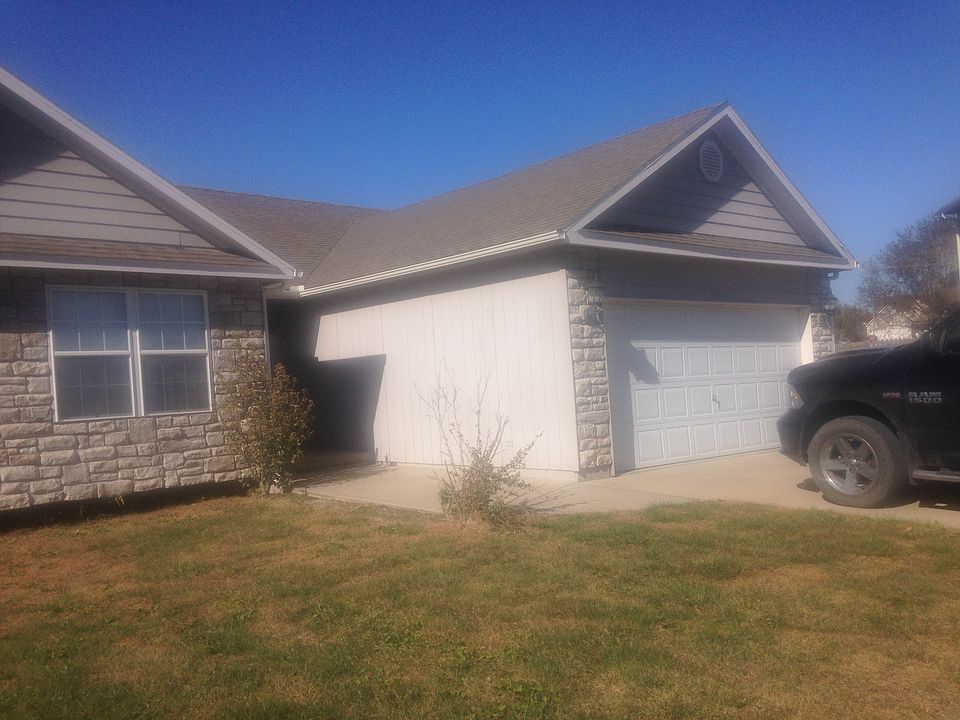 2nd image of 2703 E Hickory Ct