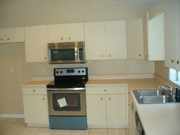 4th image of 64 Providence Ln