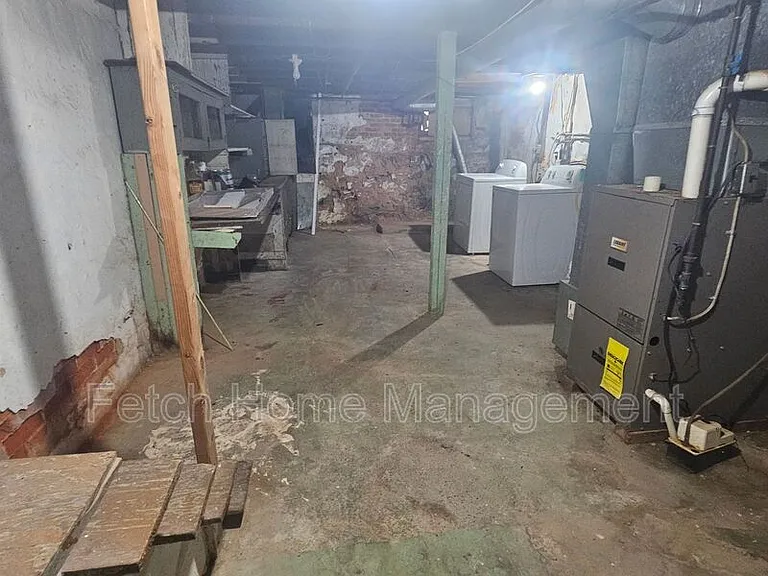 826 Wallace St — Photo 14