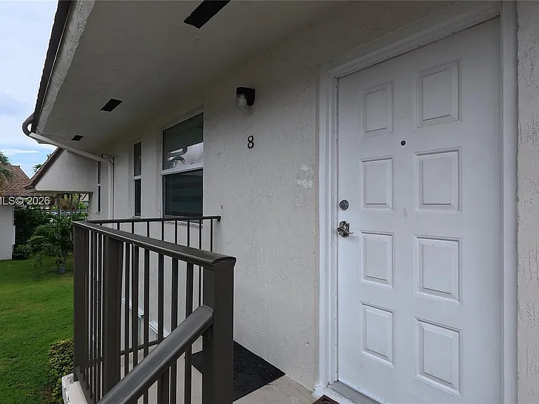 7121 SW 129th Ave #8 — Photo 1