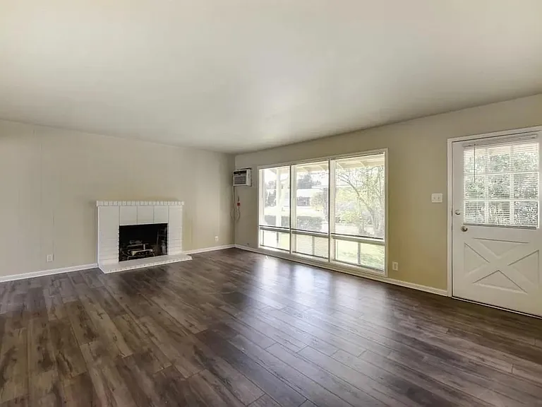 3621 Cody Way — Photo 3