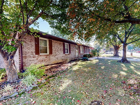 5th image of 832 Kingsway Dr