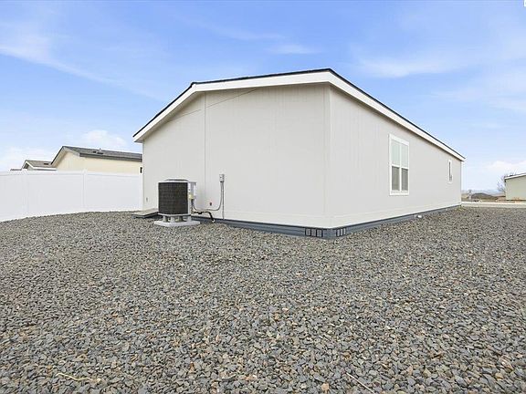 3rd image of 2681 E Edison Ave #31