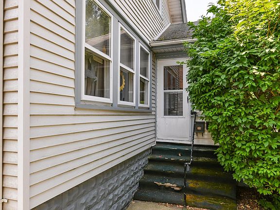 4th image of 1901 E Hillcrest AVENUE