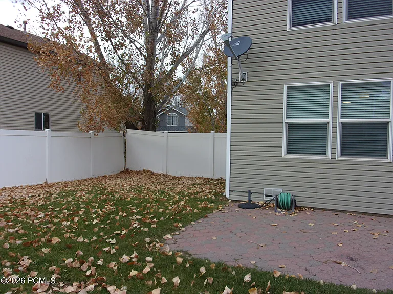 88 E Rainbow Way — Photo 42