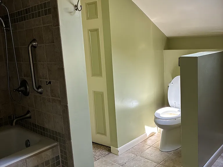 1321 Wood Ave #8 — Photo 8