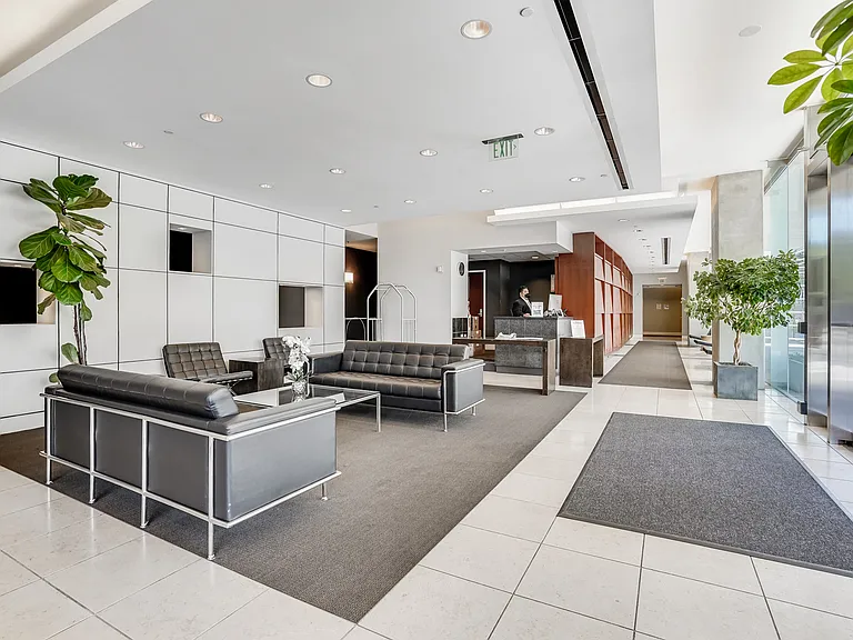 260 King St #1011 — Photo 29
