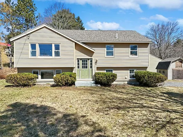 18 West Hill Terrace, Gardiner, ME 04345