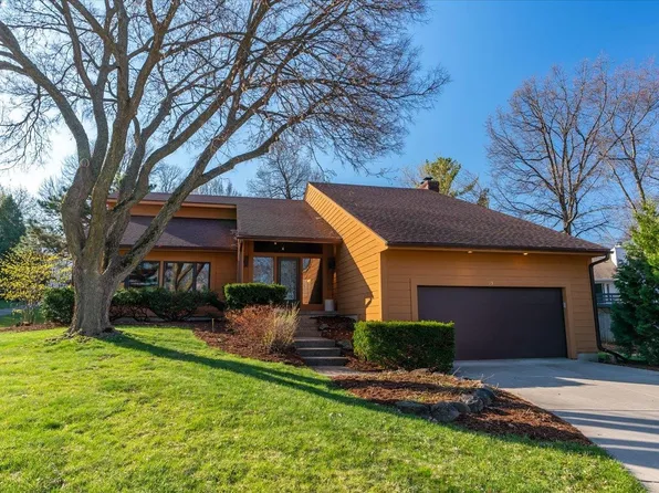 25 Southwick Cir, Madison, WI 53717