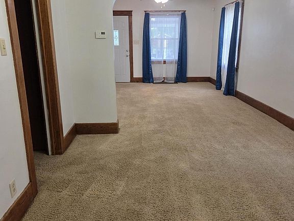4th image of 49 Kingman Ave W