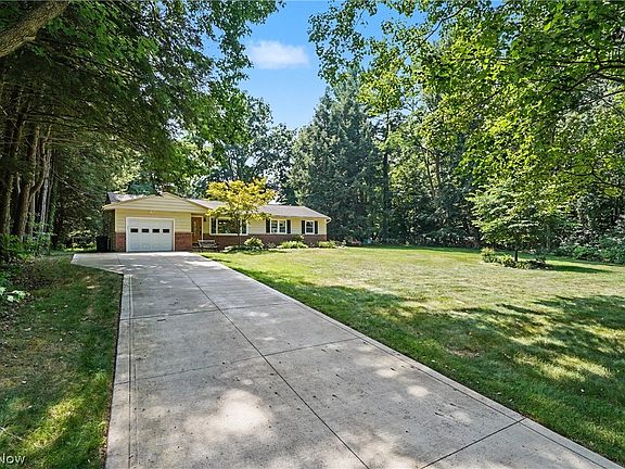 3rd image of 38600 Berkshire Hills Dr