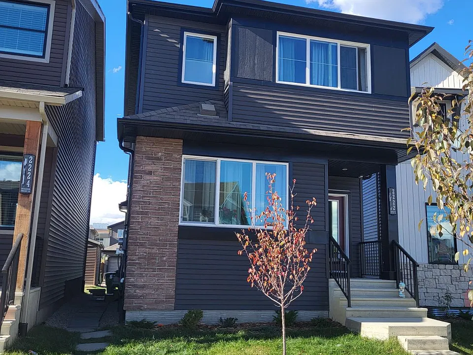 2222 Muckleplum Cres SW
