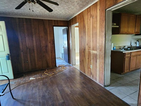 5th image of 716 Hazel Ave