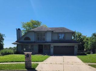 1890 Sapphire Ln, Aurora, IL 60506