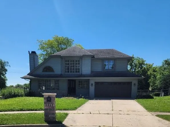 1890 Sapphire Ln, Aurora, IL 60506