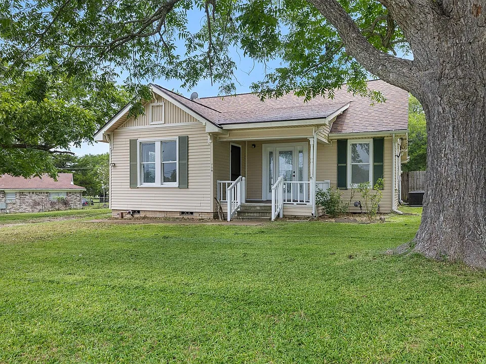 709 Burleson St