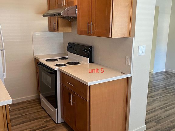 4th image of 585 W Iowa Ave Unit 11