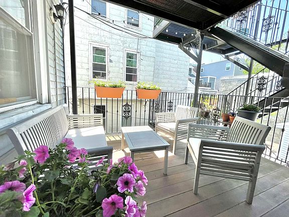 Deck (off the kitchen)