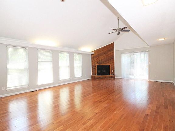 3rd image of 4420 Forrest Dr
